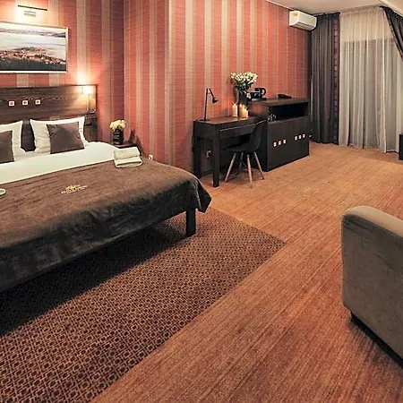 Zloty Gron & 4*